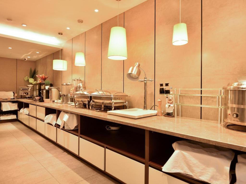 Home Inns Plus Shanghai Xujiahui Branch Eksteriør billede