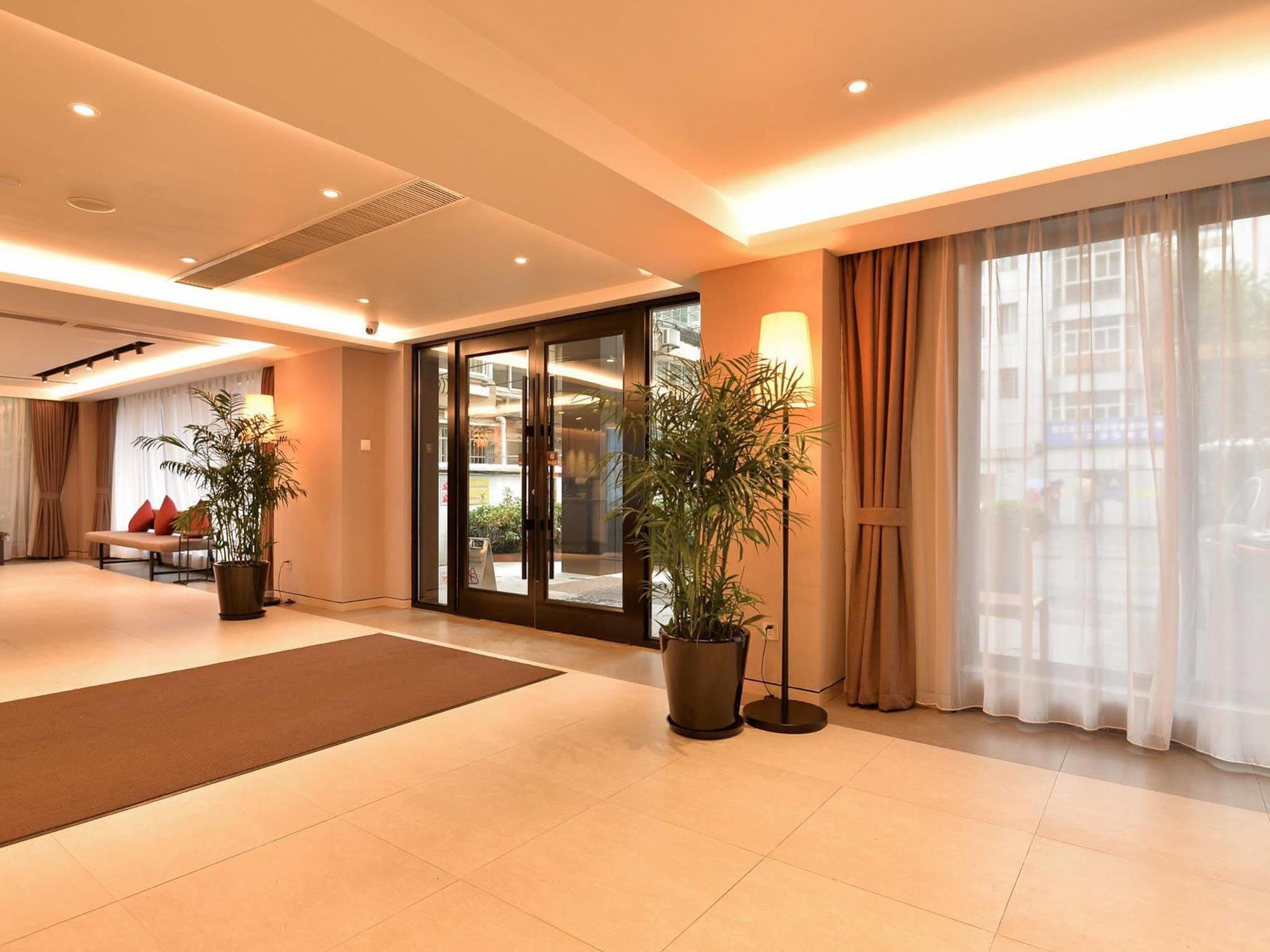 Home Inns Plus Shanghai Xujiahui Branch Eksteriør billede