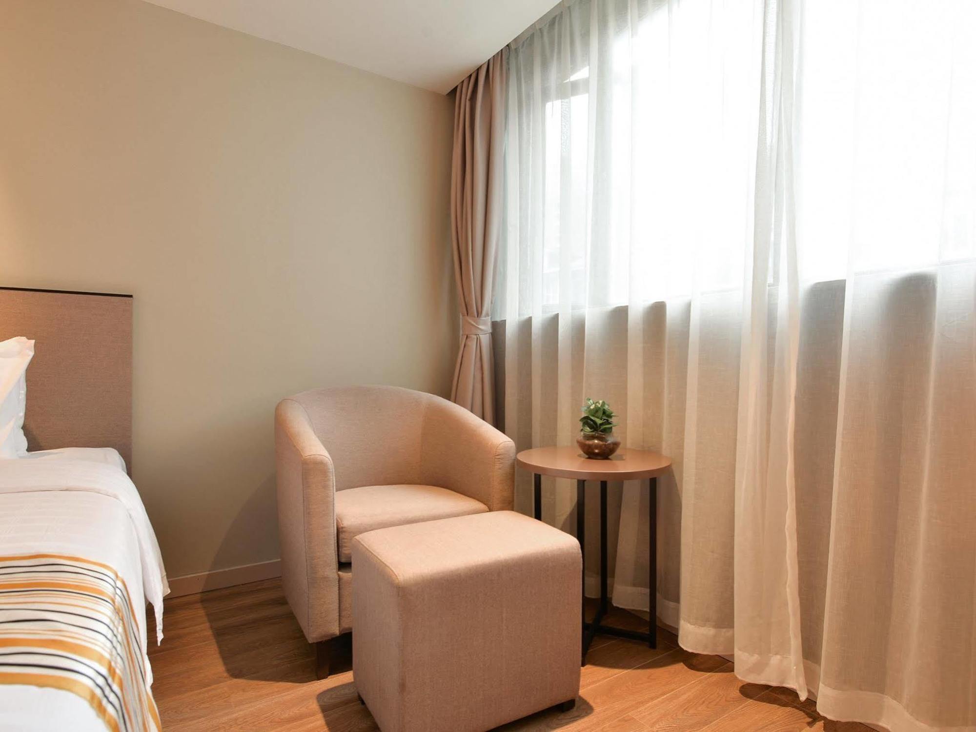 Home Inns Plus Shanghai Xujiahui Branch Eksteriør billede