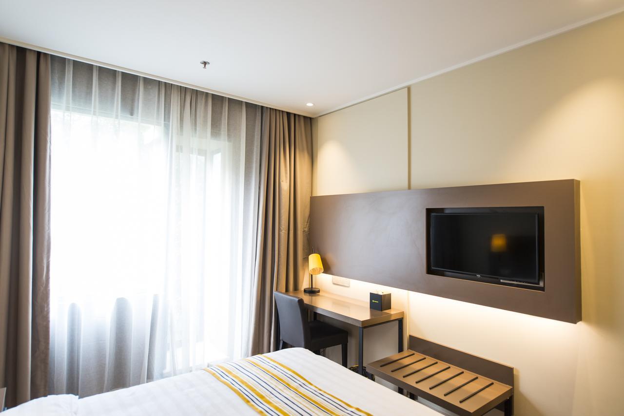 Home Inns Plus Shanghai Xujiahui Branch Eksteriør billede