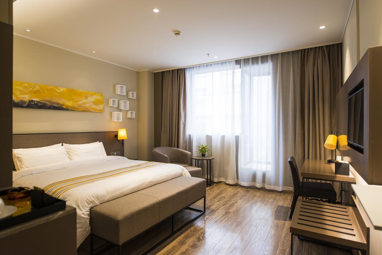 Home Inns Plus Shanghai Xujiahui Branch Eksteriør billede