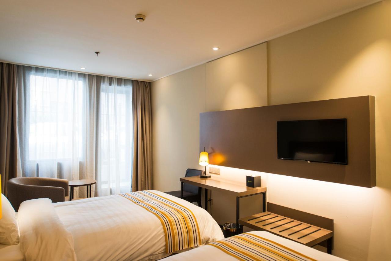 Home Inns Plus Shanghai Xujiahui Branch Eksteriør billede