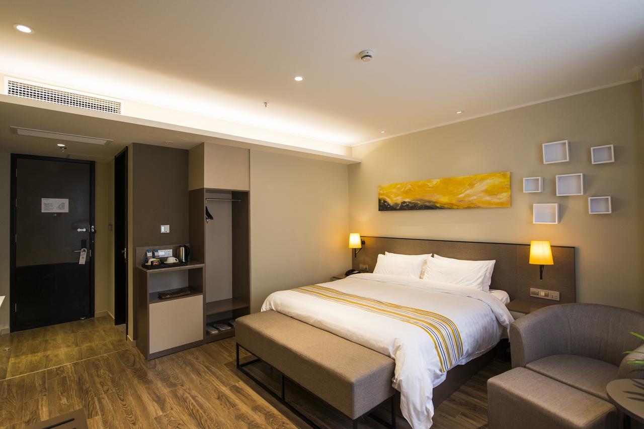 Home Inns Plus Shanghai Xujiahui Branch Eksteriør billede