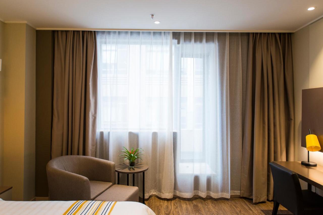 Home Inns Plus Shanghai Xujiahui Branch Eksteriør billede