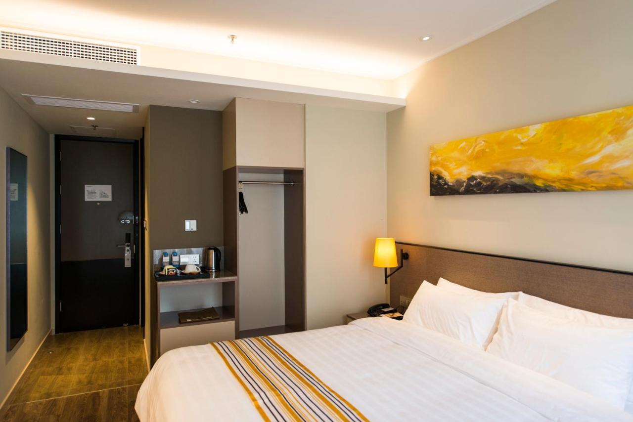 Home Inns Plus Shanghai Xujiahui Branch Eksteriør billede