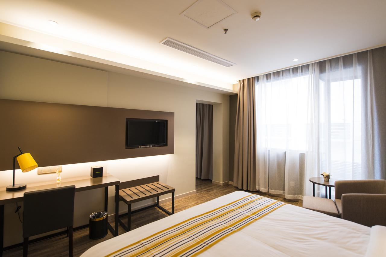 Home Inns Plus Shanghai Xujiahui Branch Eksteriør billede