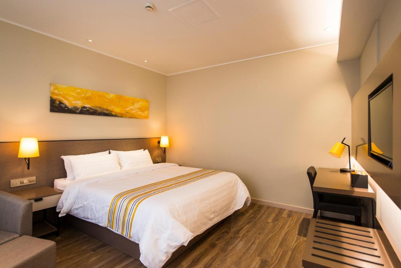 Home Inns Plus Shanghai Xujiahui Branch Eksteriør billede